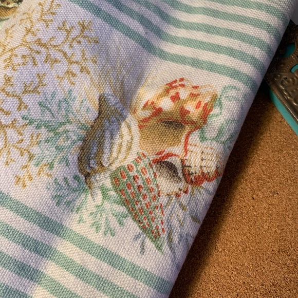 Seashell Beach Theme Napkins Set of 4 (N#) - Picture 2 of 6